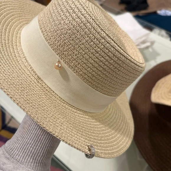 Straw Hat with Chain - Picture 3 of 5